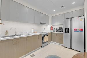 2 BR in Forte, Close to Dubai Mall with Pool and Gym