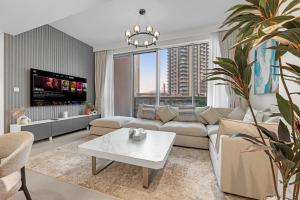 2 BR in Forte, Close to Dubai Mall with Pool and Gym