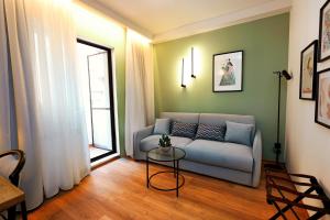 Zeus Essence Bucharest Opera