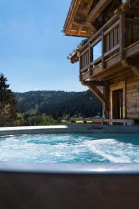 Chalet Aconit, terrasse panoramique avec jacuzzi et sauna