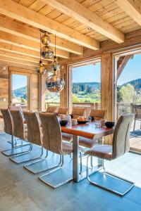 Chalet Aconit, terrasse panoramique avec jacuzzi et sauna