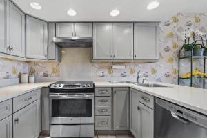 Bright Two-Bedroom Waterfront Retreat With Scenic Balcony Views