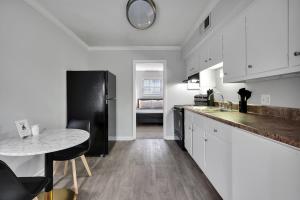 Black And White 1 BR by Ryan Korban
