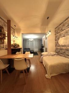 The Cozy Louise Nest