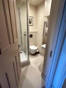 Near Fulham Broadway Station - Sleeps 2 King Sized