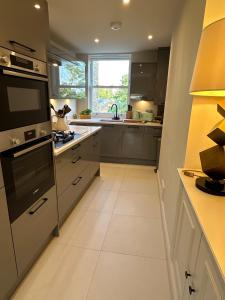 Near Fulham Broadway Station - Sleeps 2 King Sized