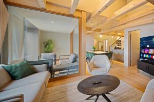 Visionary Hospitality Bassersdorf, Zürich - Premium Apartments in Swiss Style with Free Parking, Washer, Kitchen, Terrace, Vaulted Cellar Event Room, Bus Stop, 15 City & Airport