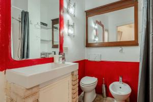 GuestHost - Charming Red Flat