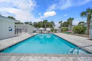 The Way of Water l Community Pool l 2 Bikes included