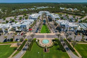 The Way of Water l Community Pool l 2 Bikes included