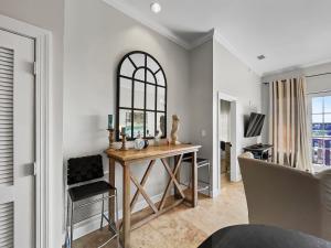 Twickenham l Heated Community Pool l Private Balcony l Close to Rosemary