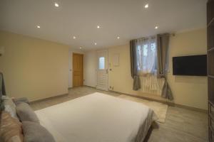 FRGK Villa Contemporaine Studio Indépendant Piscine, Calme Vue Dégagée