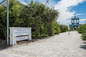 Waves l Community Heated Pool l Close to Town Square & Private Beach Access l Dog Friendly
