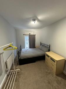 Workers & Families Home- Close to Transport & Town