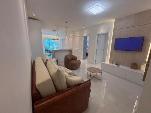 Apto c churrasq. a 450m do mar, Perequê SRF0601