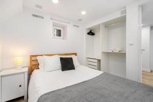 Charming Renovated Flat in Madragoa by Soulplaces