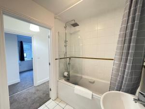 Food Lovers by Windsor and Heathrow with Secure Free Parking and WiFi