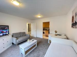 Food Lovers by Windsor and Heathrow with Secure Free Parking and WiFi