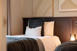 Peaceful Riverside Lodge Free Parking