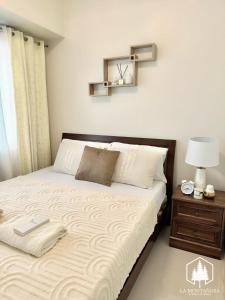 Solace 1BR Brenthill Condo w Balcony nr SM