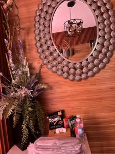 Bayfront Suite near Airport, MOA, PICC, Star City, OKADA With Fast WIFI & Netflix Free Pool Access