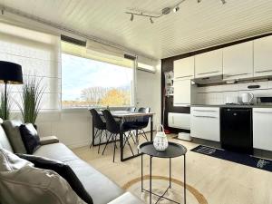 Small cozy nest 100 m from the beach Free Parking