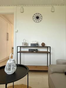 Small cozy nest 100 m from the beach Free Parking