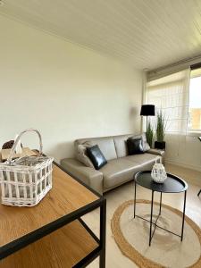 Small cozy nest 100 m from the beach Free Parking