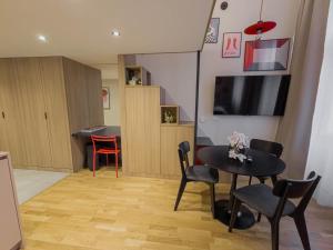 Heritage Haven Mezzanine Apartment with Balcony