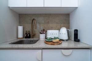 Dolce Vita - Cape 8 Collection