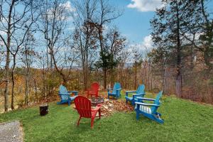 Peaceful Waterfront Retreat Sleeps 8 Dock is available & Grill