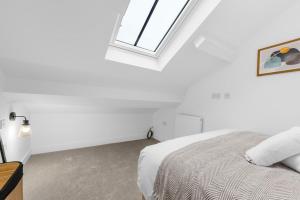 2 Bed Huddersfield Cottage Parking
