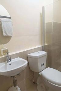 Coho The Hermosa - Staycation Studio Unit and Balcony View with Swimming Pool and Open Court access