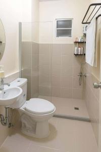 Coho The Hermosa - Staycation Studio Unit and Balcony View with Swimming Pool and Open Court access