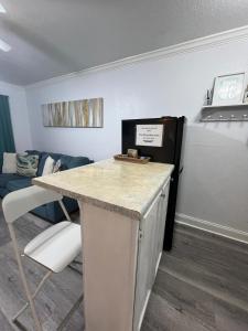 Ocean & Pool View - Hot Tub - 2 Pools - Gym - Tennis ct - Shoreline Stays 10