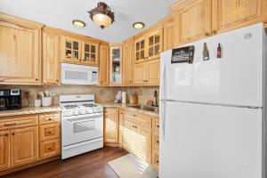 Chalet Brewski - Jet Tub, Apple TV, Large Fully Fenced yard, Pet Friendly