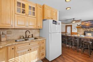 Chalet Brewski - Jet Tub, Apple TV, Large Fully Fenced yard, Pet Friendly