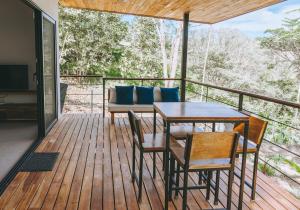 CASA ROBLE, One-Bedroom with Pool in Paradise, Quiet and Fast WiFi