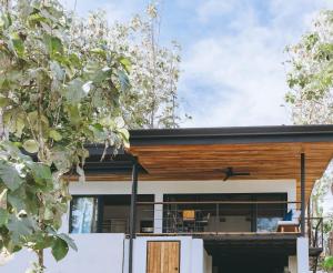 CASA ROBLE, One-Bedroom with Pool in Paradise, Quiet and Fast WiFi