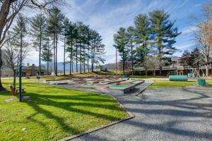 Cozy Couples Getaway Near Cataloochee Ski Area!