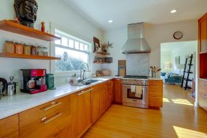 Golden Gate and Sunset Views! Classic Berkeley Home