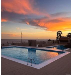 Sublime169 large terrace overlooking the garden and ocean