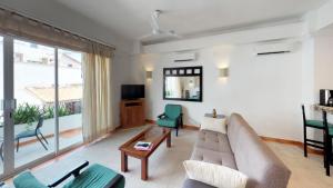 Andales on the bay