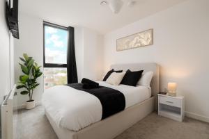 2 Bedroom - Old Trafford - Balcony - Free Parking