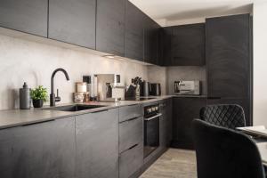 2 Bedroom - Old Trafford - Balcony - Free Parking