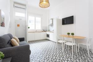 Holidays2Malaga Picasuss Loft New Built Close Huelin Beach and Promenade