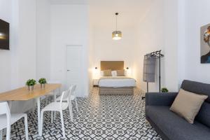 Holidays2Malaga Picasuss Loft New Built Close Huelin Beach and Promenade