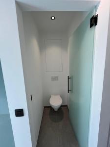 Luxurious apartment with feet in the sea & city