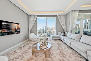 Lux 2BR Beachfront ap with icon Palm view