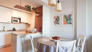 Sea&Sun Paradise, Heated pool, 2BR, parking